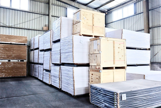 Feuilles en PVC Goldensign - emballé et prêt pour le stockage d'entrepôt