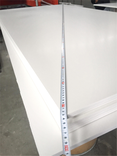 Inspection de la taille du conseil d'administration de la mousse PVC - Vérification des spécifications du conseil d'administration pour respecter les normes de l'industrie