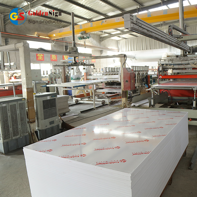 Fabricant de panneaux de mousse PVC de vente chaude 2022 pour armoires et meubles Feuille co-extrudée en PVC