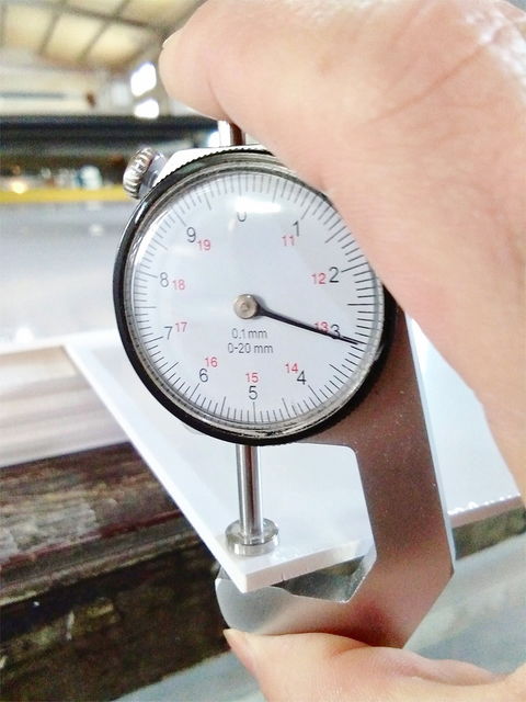 Assurer une épaisseur cohérente du plancher en PVC - Technologie avancée pour une détection d'épaisseur précise
